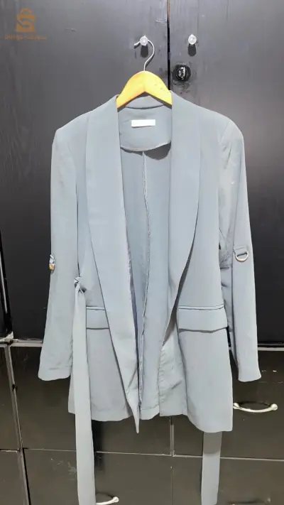 Blazer Gris sans boutons avec ceinture😍