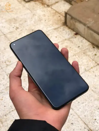 هاتف للبيع بالعلبة للمشتري