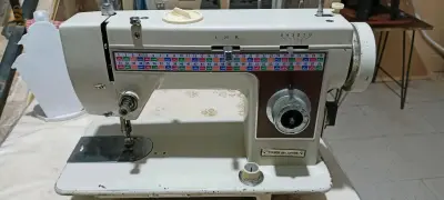 آلة خياطة