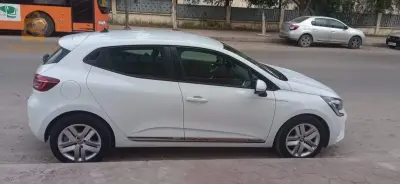 Clio 5 moteur (1.0 Sce) sans turbo boite 5 / 22500 km _année 2022 
n° tel 0556 41 07 88