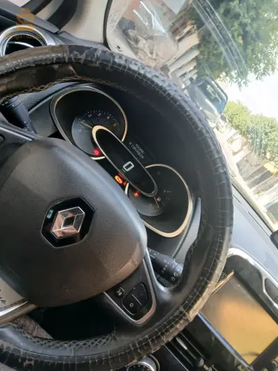 سائق بسيارتي الخاصة نوع السيارة clio 4 GT line