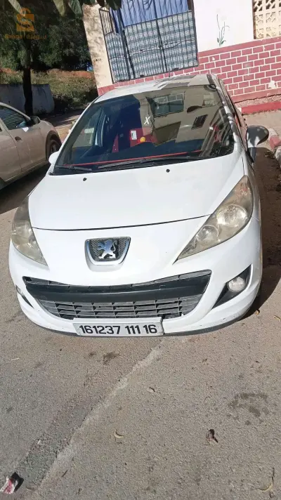 fiha boit caisse w parchok arier w leil sbigha w fiha des racord sghar voiture machaa elleh kasabha insan kbir