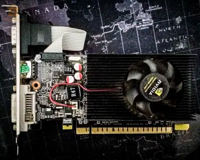 كرت شاشة GT 730 2gb VRAM مستعمل لمدة عام واحد بحالة جيدة