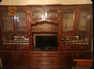 بيع خزانة لقاعة الاستقبال
