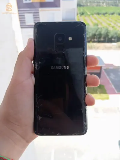 Samsung a8 stockage 32GO jamais tfth batterie mliha