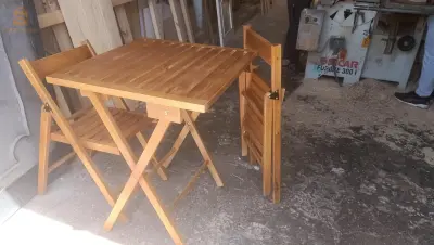 كراسي وطاولات قابل الطب
les chaises et les tables pliante