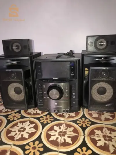 فيه الويفي . بلوتوث . usb . aux