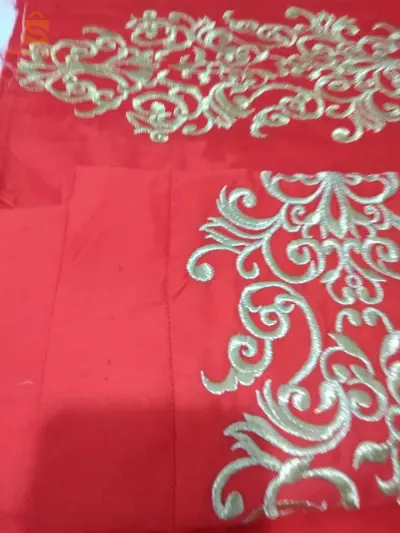 Les draps luxueux avec broderie
