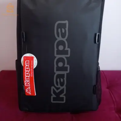 #Disponible_0558459644
New Articles. #kaba_Européen 
#Sac_ā_Dos_Kappa
Couleur : Noir 
Détails : 
_Capacité 18litres 
_Fermeture principale zippée et clip boucle 
_Poche intérieure zippée
_Filet porte_boisson leteral avec fermeture auto_agrippante
_Dos et bretelles rembourrées 
_Compartiment intégré pour ordinateur portable (15.6 maximum) 
#kappa #kappasport