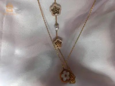 Modèle unique et élégant de chaîne en acier inoxydable Soyez Les bienvenue #anesbijoux #acierinoxydablebijoux #accessoiresfemme #acierinoxydable#dzbeautyblogger