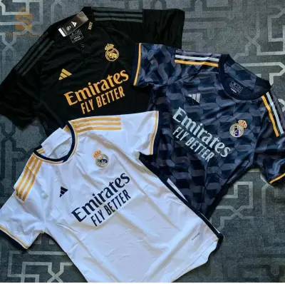 Maillots de real Madrid Qualité: [super GOOD - made in thailland]

Disponible: [ xs sml xl ]
milan
man utd