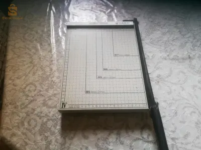 Cisaille papier ordinaire et pboto