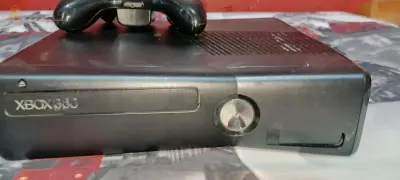 Xbox 360flash+mglitchi+22jeux +3manett