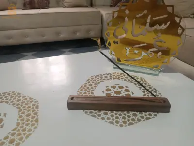 حاملة عنبر من الخشب الطبيعي