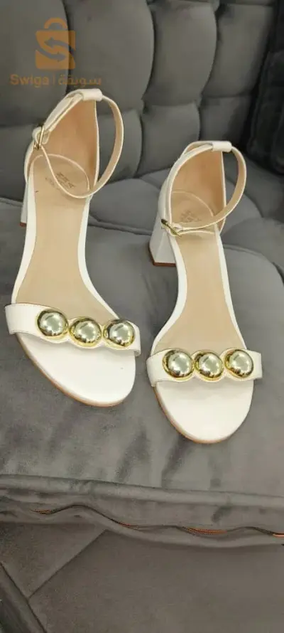 soulier sandales pointure 40 comme neuf