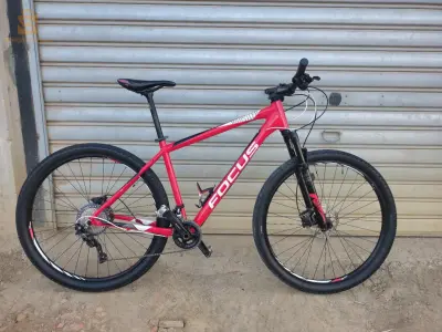 VTT marque FOCUS Allemand taille L , 29 pouces