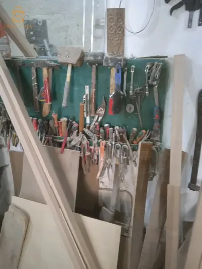 حرفي نجار
artisan ébéniste réparation à domicile