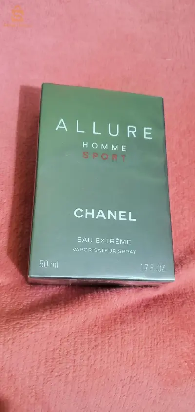 je vends 3 flacons de parfum pour homme ( Chanel.  Hugo Boss.  Supreme)