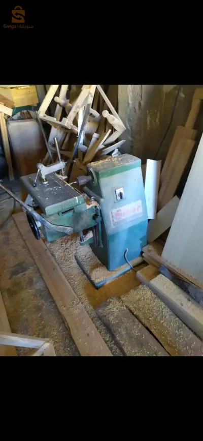 Des machines de la menuiserie