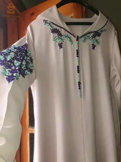 جلابة مغربية للبيع المقاسات المتوفرة L و XL