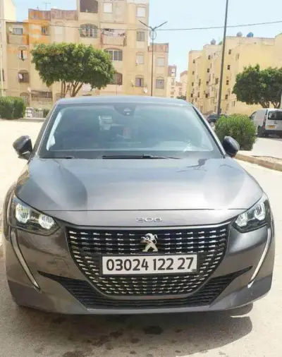 Avendre 208 annee 2022 1.2 Vti 100 ch jdida