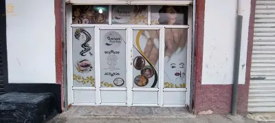 صالون للحلاقة للبيع