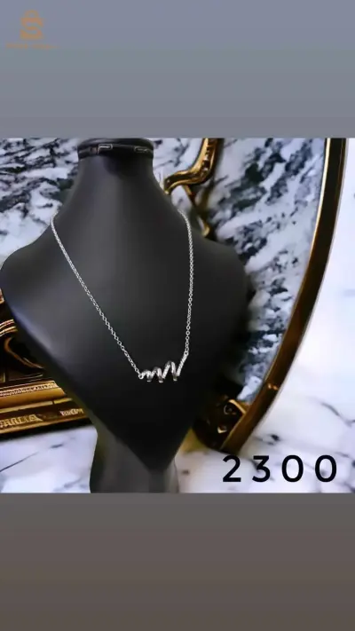 Collier en argent + Pendentif : 230