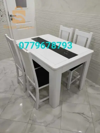 Table salle à manger 4 chaises être produit local En bois hêtre  🤩🤩