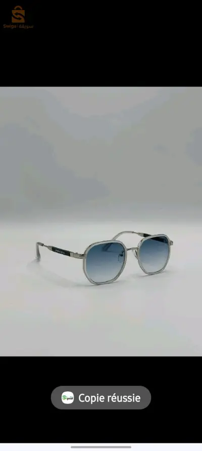 Lunette de soleil PRADA + pochette gratuit