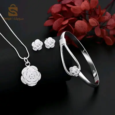 مجموعة ثلاثية من الأكسيسوارات