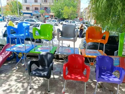 chaise et table plastique pied aluminium