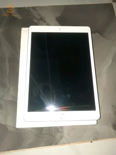 ipad 8
32g