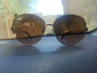 lunette solaire manque HOGAN original collection privée état neuf jamais utilisé