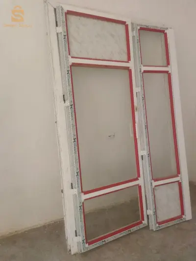 باب فترينة ألمنيوم
