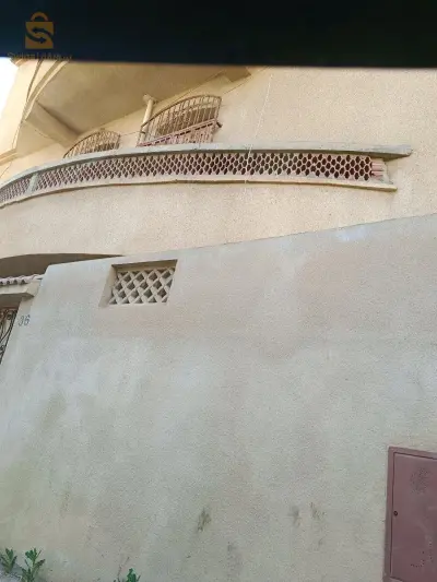 vend villa R+2etage divisé, entrée individuelle 120m2 construit et 80m2 cour
