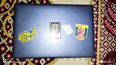 laptop avec un probleme de (infinity reboot) pour vendre
