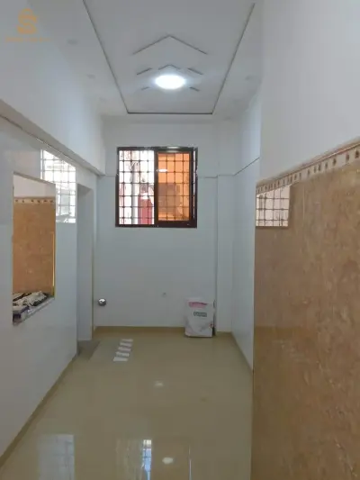 Local Semi Commercial Très Propre avec sous sol Alger Centre