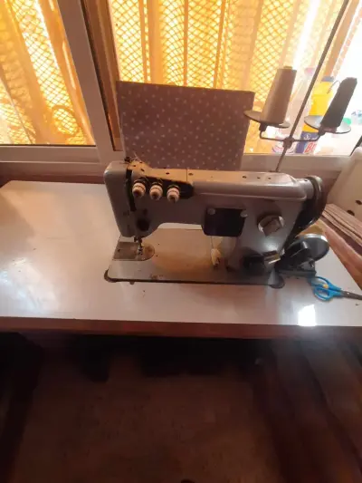 machine a coudre et à broder