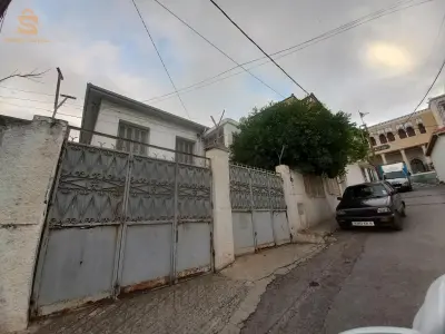 vend Villa R+2 à El biar à 100M du Ministère de la Justice