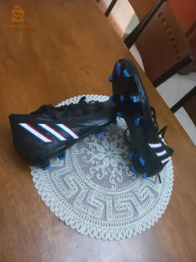 soulier d'origine  jamais utilisée prix 8000da 39 pointure