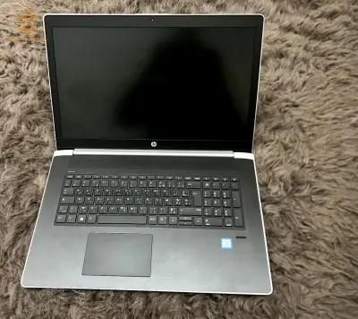 Cpu : core i5-8250u 1.6-1.8 GHz✅
Ram : 16 Go✅
Disk : 256 SSD NVME✅
Ecran : 17 pouces✅
Gpu : intel uhd graphics 620 et invidia 930mx✅
Hp probook 470 g5