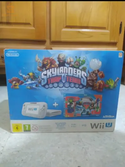 WiiU flaché ,8G+10jeux (zelda_spiderman _fifa13_resedint evil....)