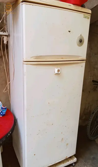 ثلاجة منزلية