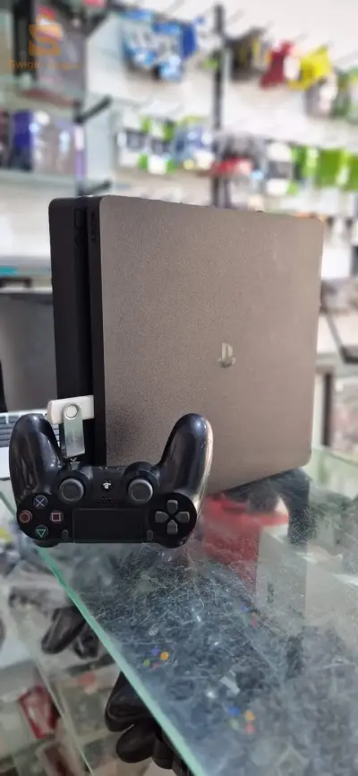 Playstation 4 Slim version 9:00|11:00