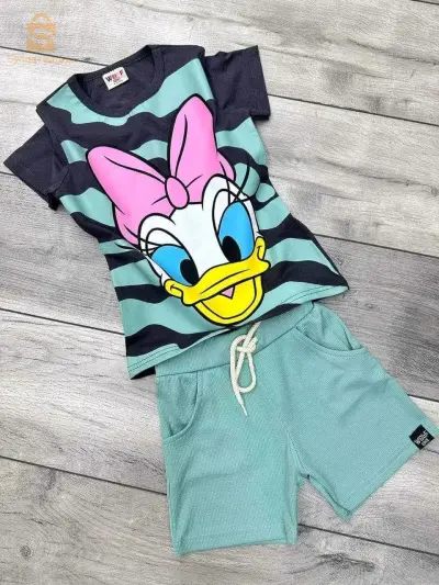 De superbes vêtements d'été pour filles