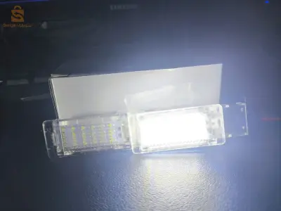 lampe LED Plancher et Boîte a gants et coffre Vw , Skoda