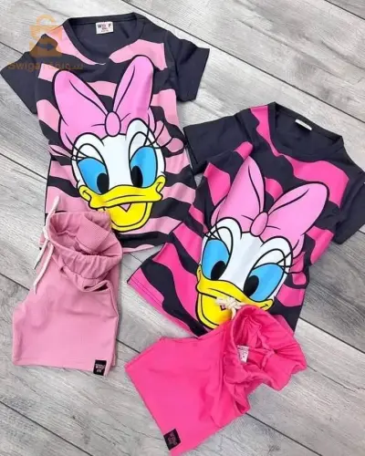 De superbes vêtements d'été pour filles