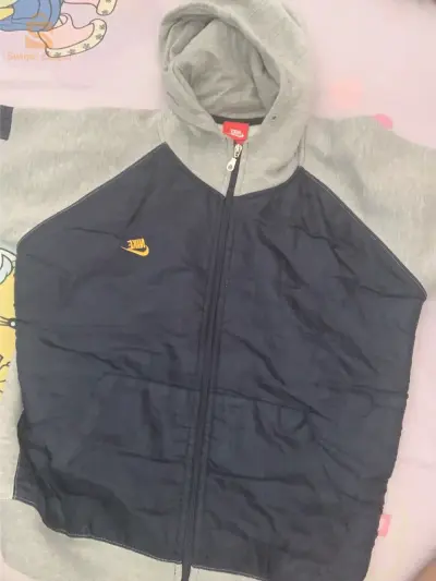 Veste nike original importé d’angleterre taille tlbs S ou M