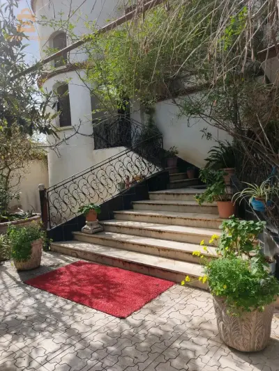 vente très belle villa avec hammam à bordj el bahri avec 04 façades 
papier riglo 
prix 10 milliards 500 négociable 
intermédiaires s'abstenir 
0794452925