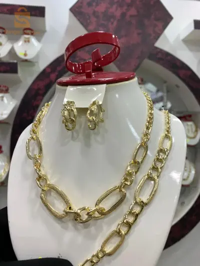 بيع هذه الاكسسوارات  100 الف للواحدة